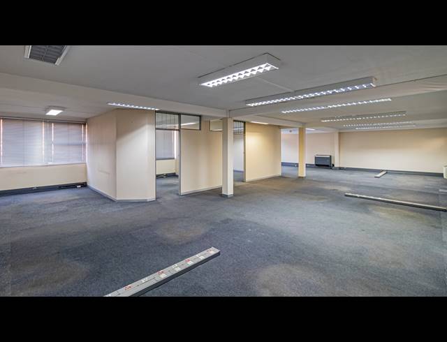 825M² OFFICE FOR SALE IN FERNDALE